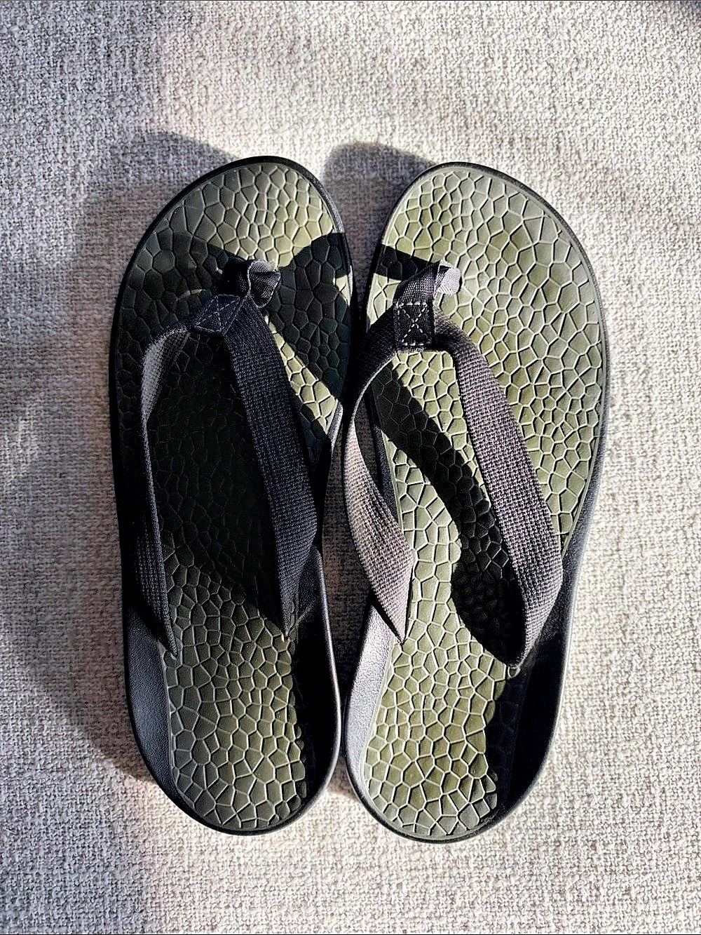 Chaco Women's Chillos Flip Black & Green Sandals